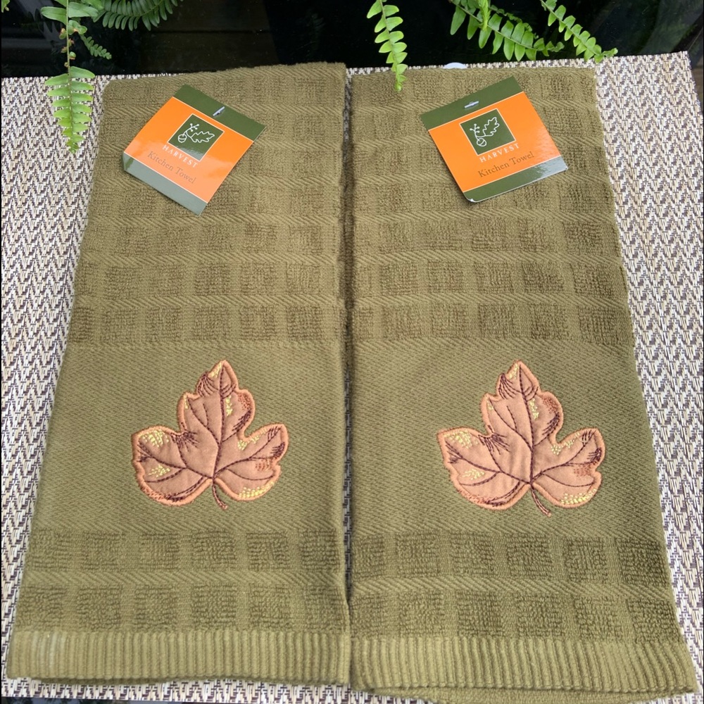 NWT Set of 2 Green Harvest Kitchen Towels